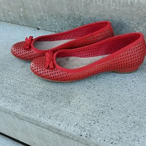 Giani Bernini red flats